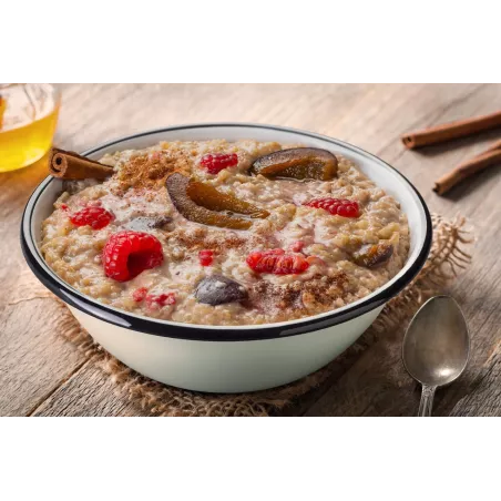 Rice porridge with raspberries, plums and cinnamon