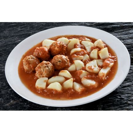 Meatballs in tomato and potato sauce