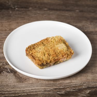 Salmon crumble with leek and parmesan