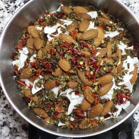 Jalfrezi rice with almonds