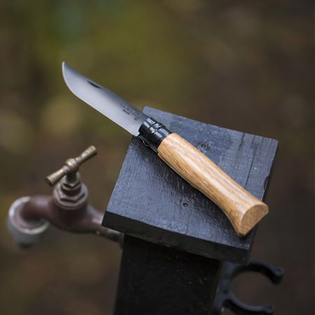 Opinel Knife n°8 Black - Tradition 8.5 cm - Black stainless steel, oak